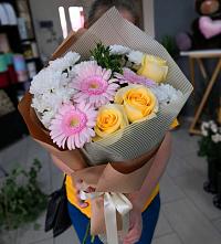 Букет цветов из:  Герберы, Розы и Хризантемы в Касумкенте