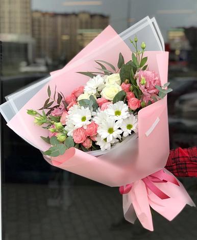 Букет цветов из: Розы, Лизиантусы и Хризантемы в Касумкенте